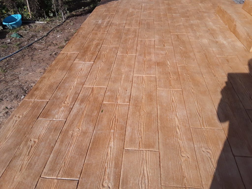 suelos estampados en Sitges hormigon imitacion madera