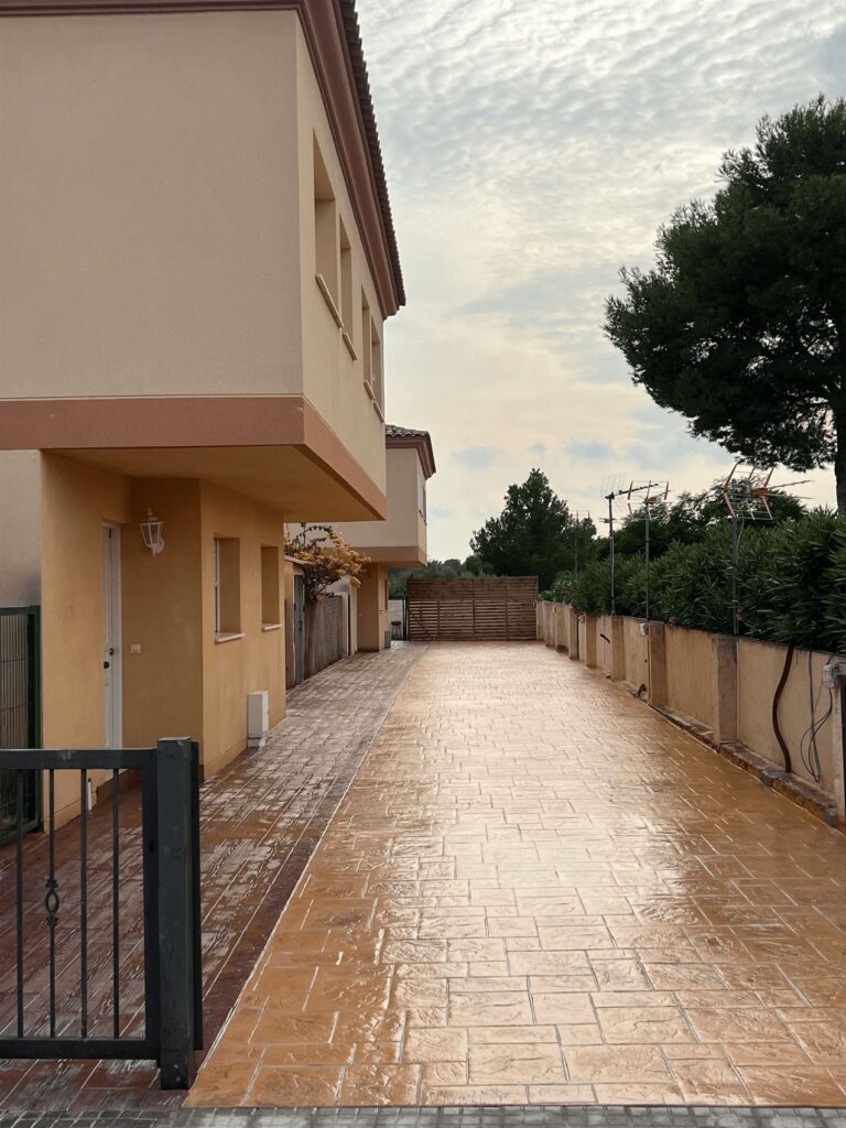 Printed concrete pavement for Miami Playa Tarragona (7) pavimento hormigón impreso para comunidad Miami PLaya tarragona (7)