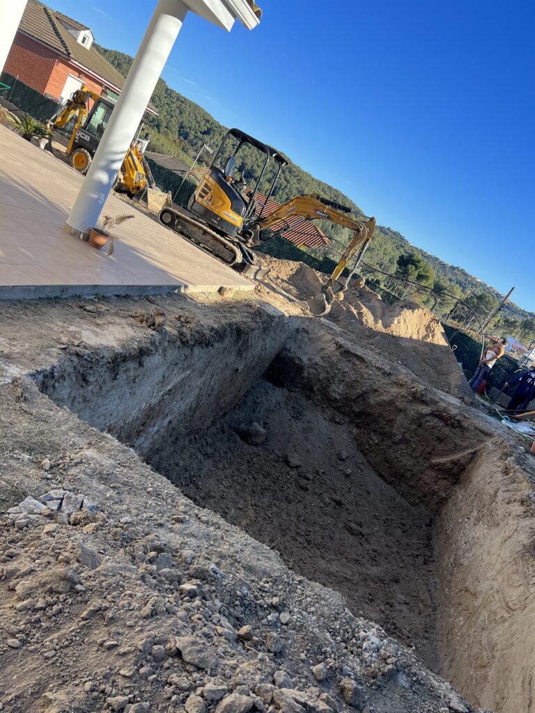 Pool construction in Barcelona Montserrat with printed concrete pavement (3) construcción de piscina en Barcelona Montserrat con pavimento de hormigón impreso (3)