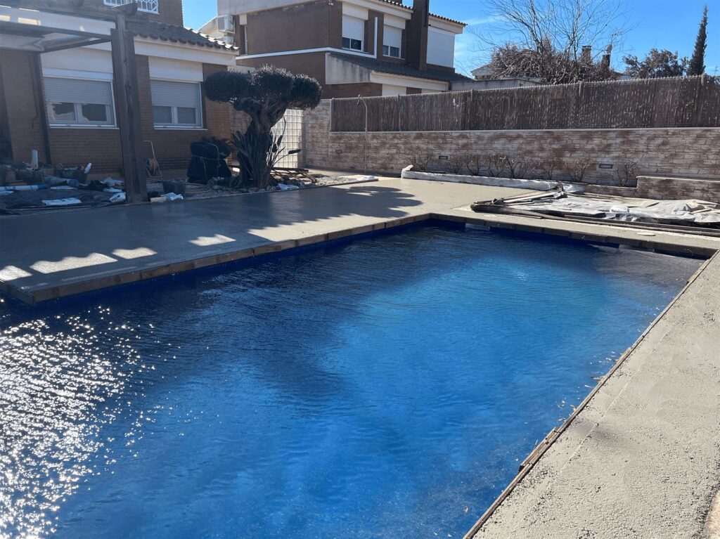 Pavement et mur en béton imprimé Almoster Reus Tarragona (4) pavimento y muro de hormigón impreso Almoster Reus Tarragona (4)