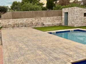 pavimento y muro de hormigón impreso Almoster Reus Tarragona (8)