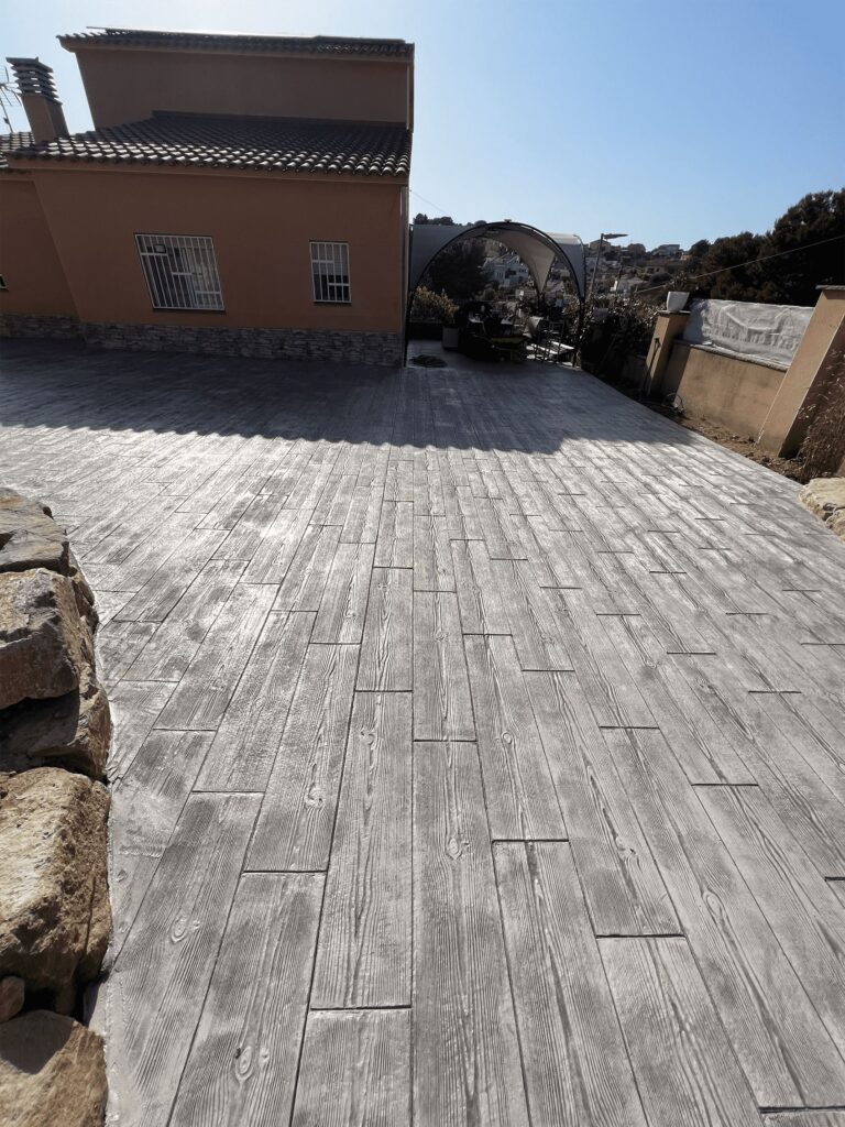 pavimento hormigón impreso en segur de calafell imitación madera (3) pavimento hormigón impreso en segur de calafell imitación madera (3)