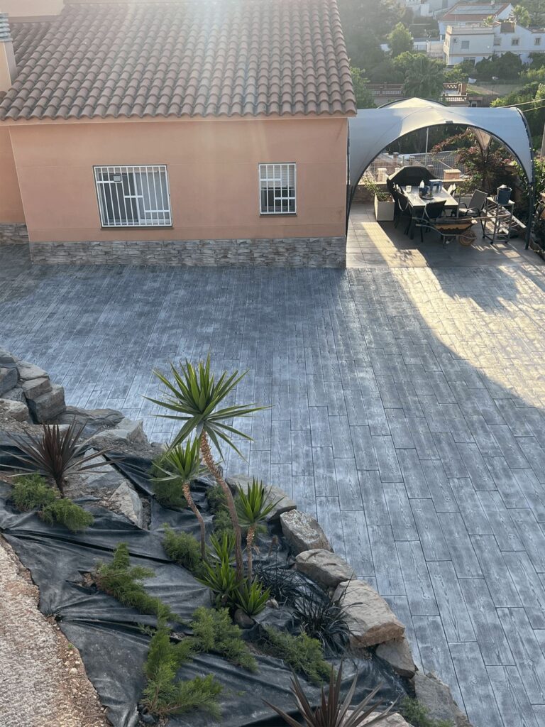 pavimento hormigón impreso en segur de calafell imitación madera (4) pavimento hormigón impreso en segur de calafell imitación madera (4)