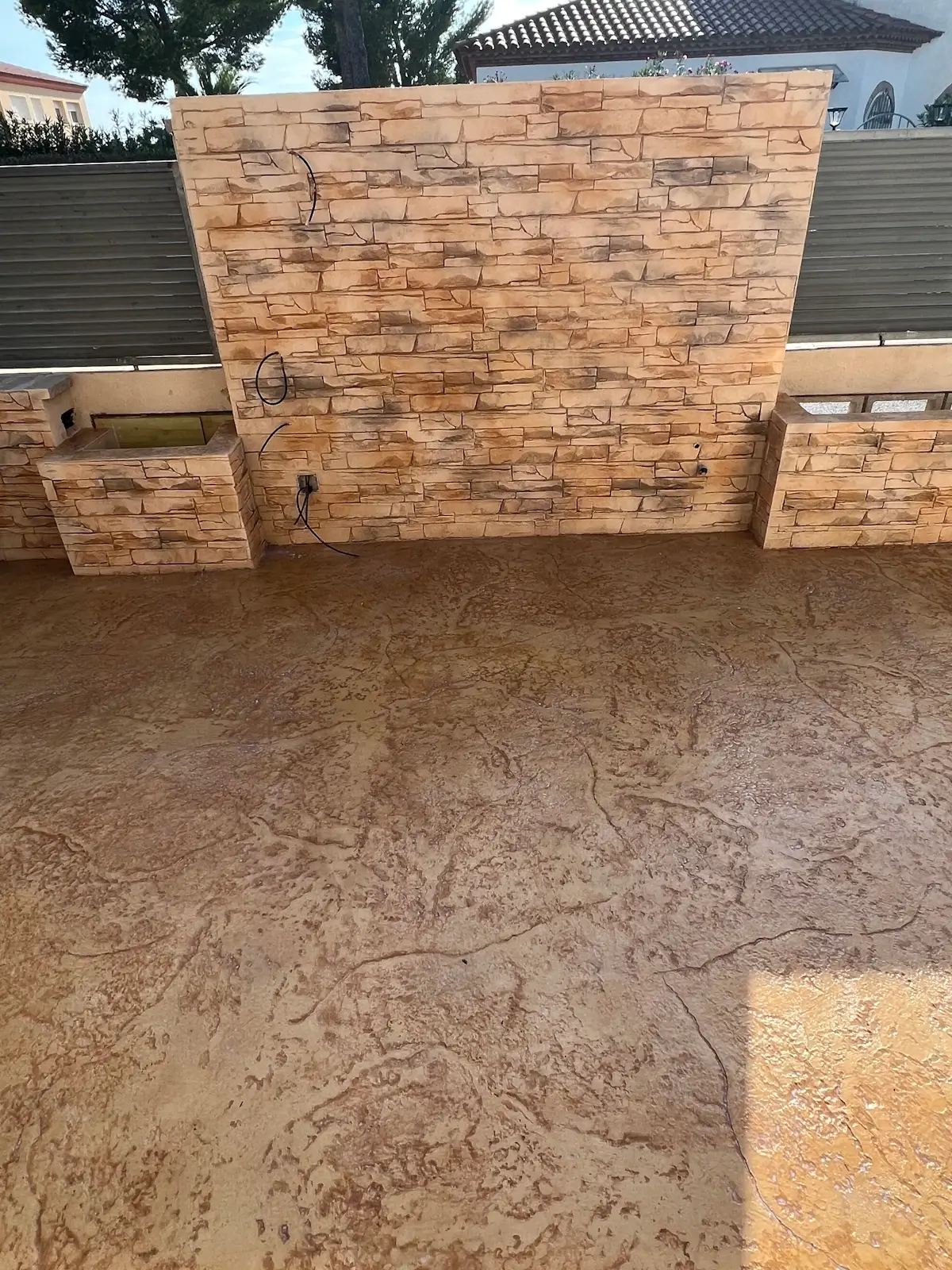 Vertical printed concrete for durable decorated walls and facades