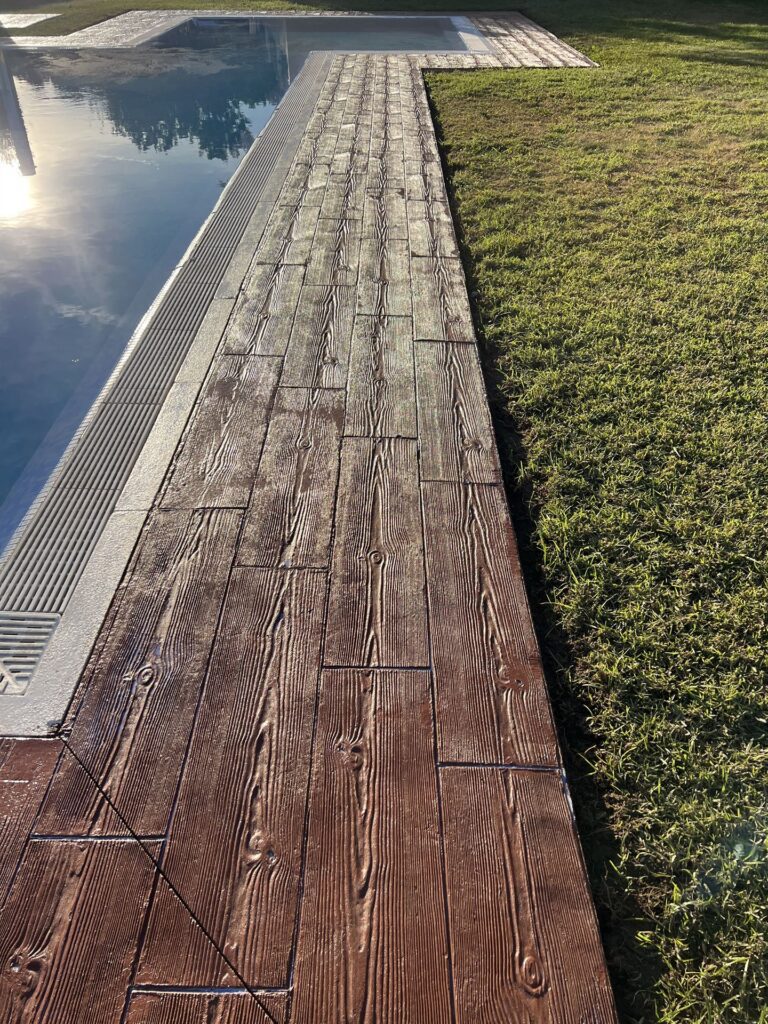 Installation de pavimiento en béton imprimé pour la communauté du quartier à Cambrils (4) instalación de pavimiento de hormigón impreso para comunidad de vecinos en cambrils (4)