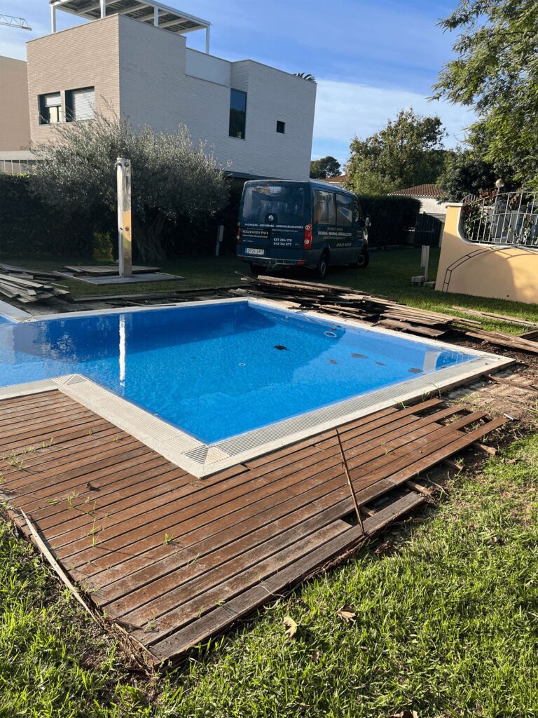 Tarma Wood Détorisé la communauté des voisins tarima de madera deteriorada piscina comunidad de vecinos
