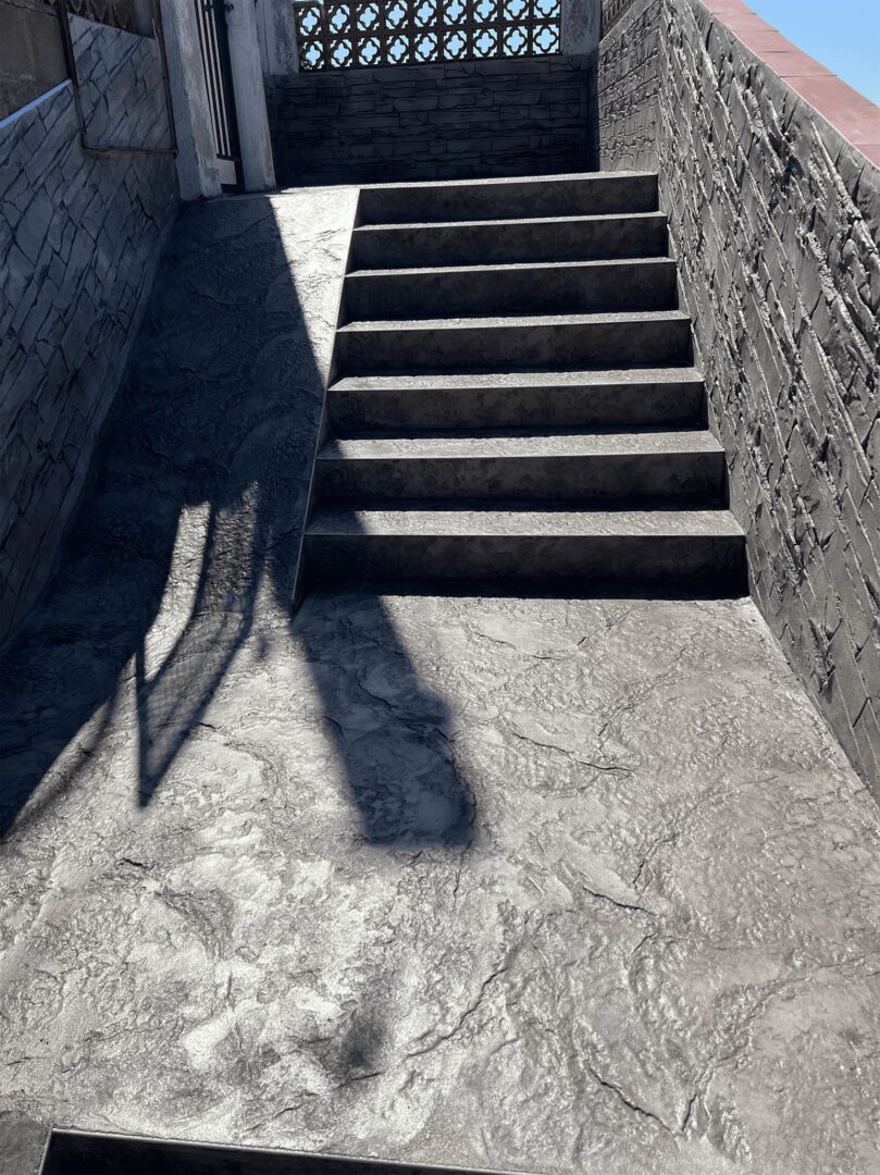 Pavimento de hormigón en Roda de Bara escaleras y zócalo de la casa (10) Pavimento de hormigón en Roda de Bara escaleras y zócalo de la casa (10)