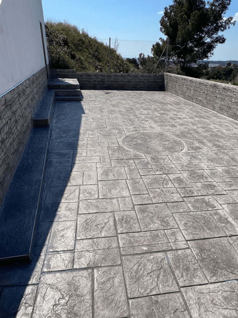 Pavimento de hormigón en Roda de Bara escaleras y zócalo de la casa (11) Pavimento de hormigón en Roda de Bara escaleras y zócalo de la casa (11)