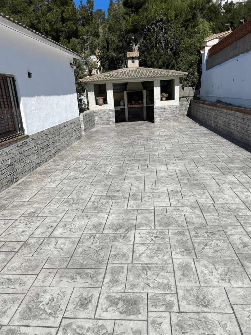 Pavimento de hormigón en Roda de Bara escaleras y zócalo de la casa (13) Pavimento de hormigón en Roda de Bara escaleras y zócalo de la casa (13)