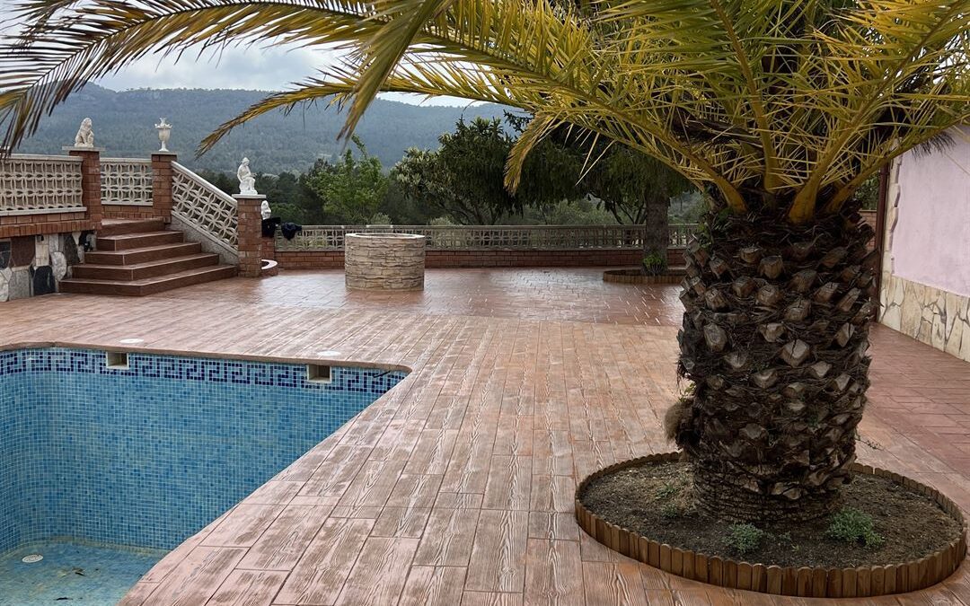 Proyecto en Ranxos de Bonany (Querol, Tarragona): Renovación Integral con Hormigón Impreso