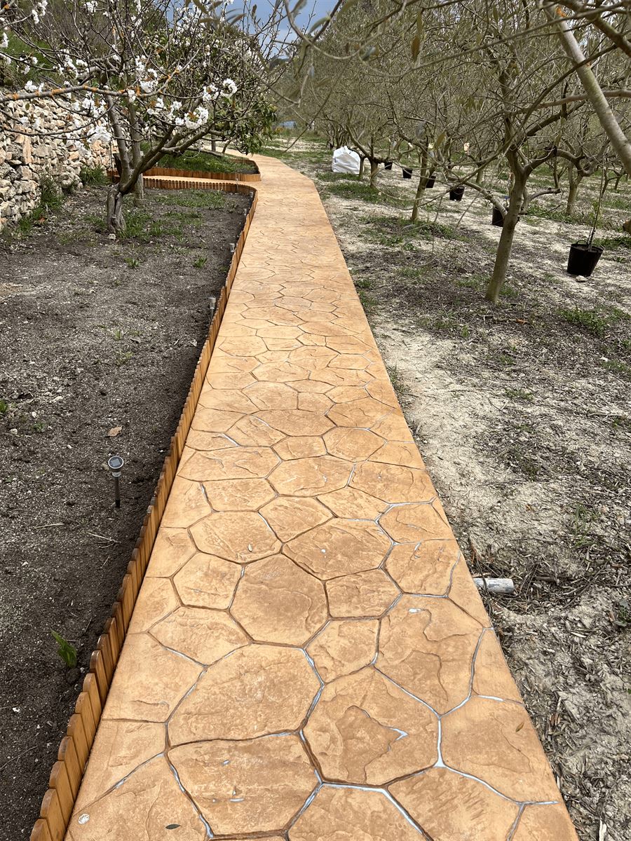 camino exterior pavimento impreso jardin ranxos bonany
