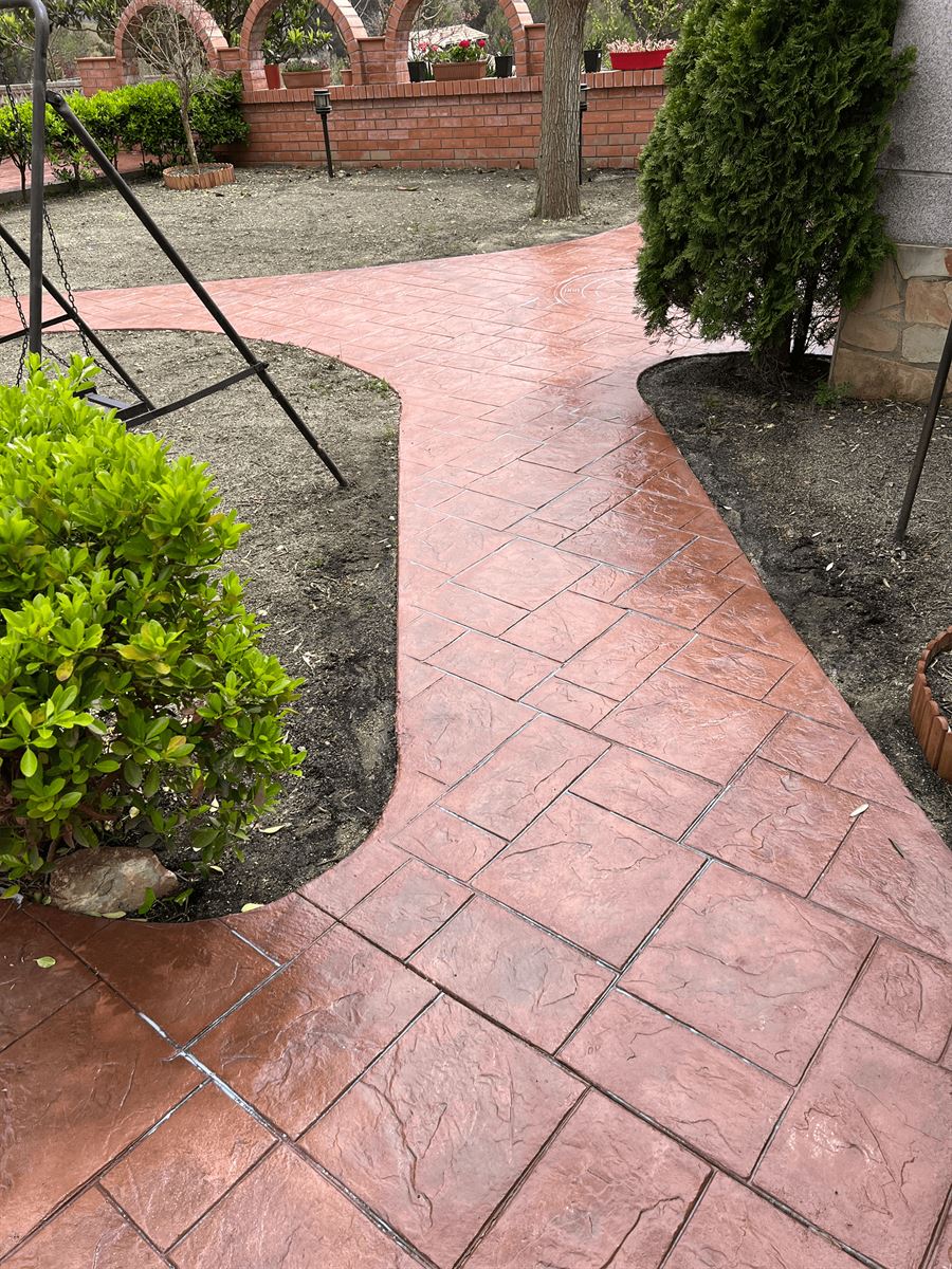 camino jardin pavimento impreso imitacion piedra ranxos bonany