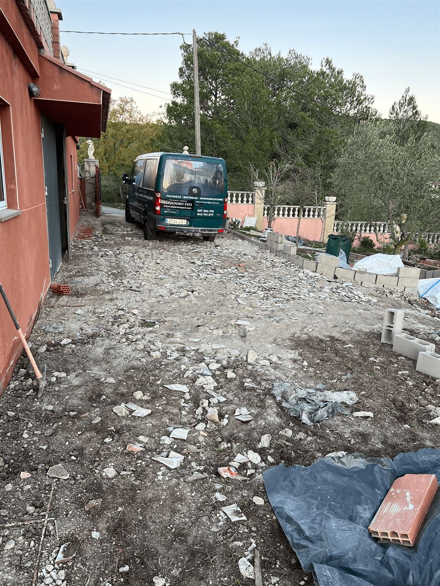 demolicion escalera terreno lateral ranxos bonany