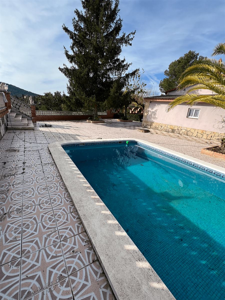 piscina y pavimento antiguo antes reforma ranxos bonany
