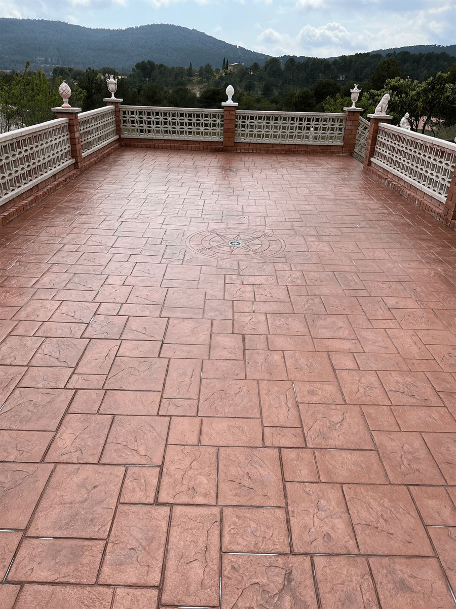 terraza pavimento impreso con rosa vientos ranxos bonany