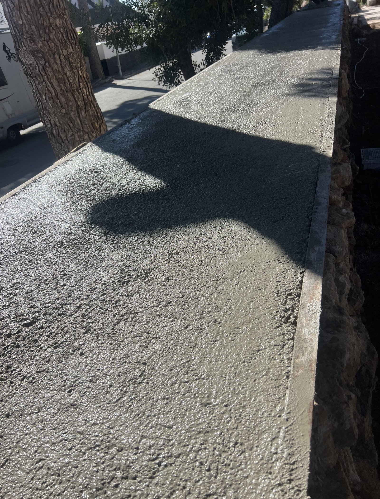 reforma de muro perimetral y colocación de valla metálica en cunit 22