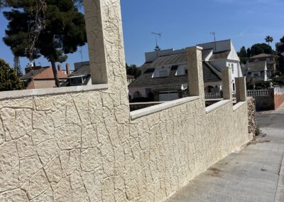 Reforma de muro perimetral y colocación de valla metálica en Cunit