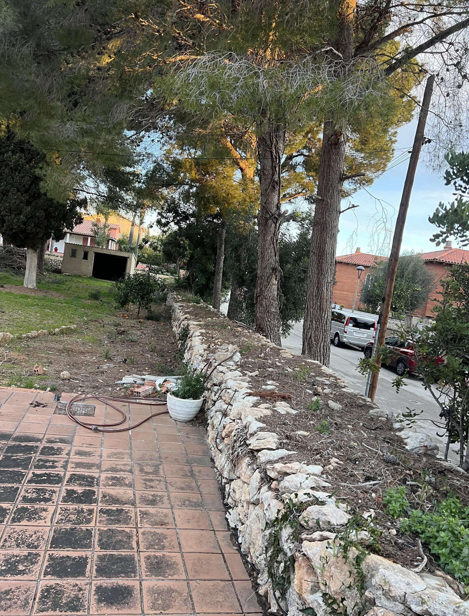 reforma de muro perimetral y colocación de valla metálica en cunit 6